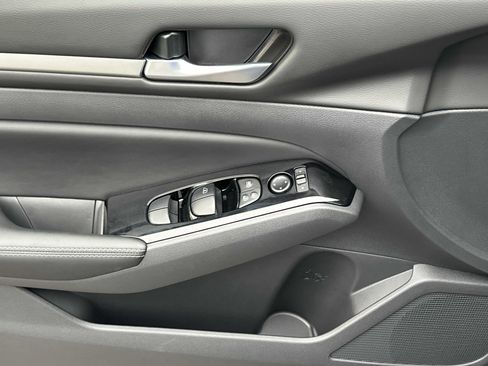 New 2025 Nissan Altima 2.5 SL image 8