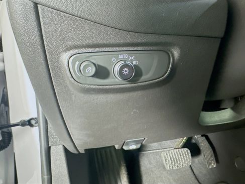 Used 2024 Chevrolet Equinox LS w/ LS Convenience Package image 16