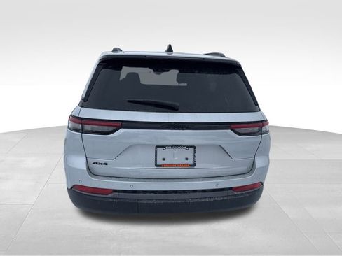 New 2026 Jeep Grand Cherokee Altitude AWD/4WD image 4