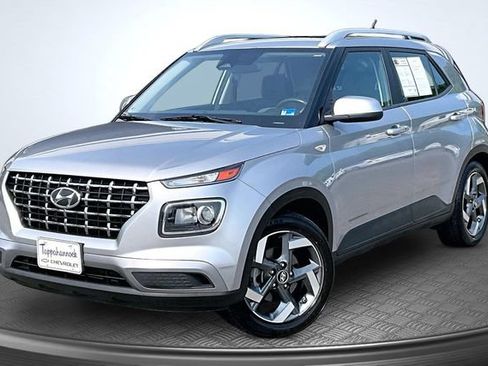 Used 2024 Hyundai Venue SEL FWD image 1