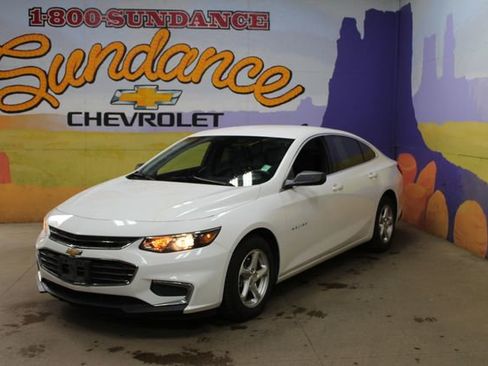 Used 2018 Chevrolet Malibu LS FWD image 2