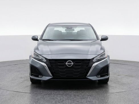 Used 2025 Nissan Altima 2.5 SV image 2