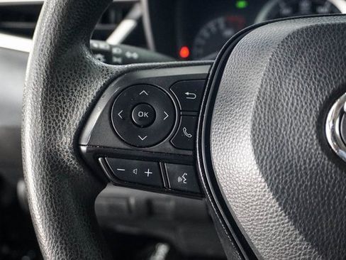 Used 2022 Toyota Corolla LE image 19