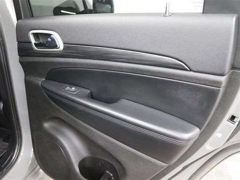 Used 2021 Jeep Grand Cherokee Laredo X AWD/4WD image 19