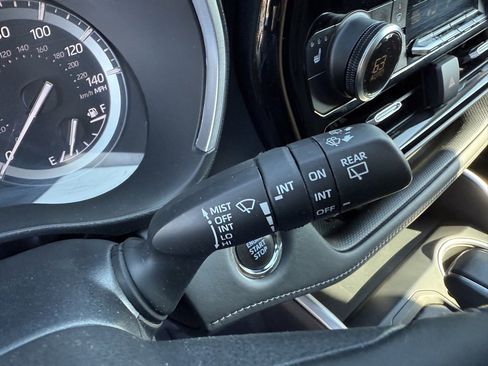 Used 2022 Toyota Highlander XLE image 32