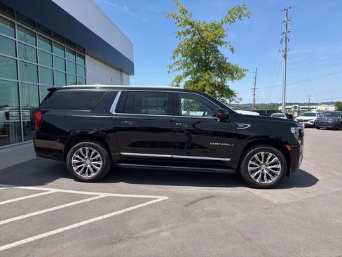 Used 2021 GMC Yukon XL Denali AWD/4WD image 3