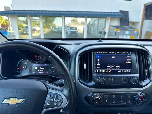Used 2022 Chevrolet Colorado Z71 w/ Safety Package AWD/4WD image 17