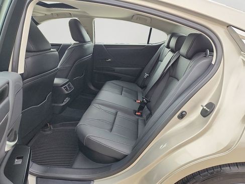 Used 2024 Lexus ES 300h w/ Luxury Package image 8