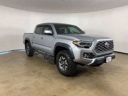 Used 2020 Toyota Tacoma TRD Off-Road w/ Technology Package AWD/4WD image 5