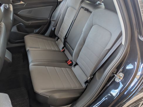 Used 2025 Volkswagen Jetta SE w/ Sunroof Package FWD image 18
