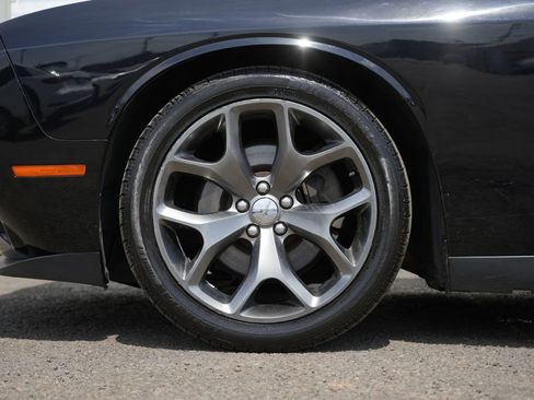Used 2015 Dodge Challenger SXT image 11