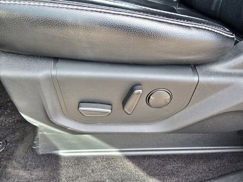 Used 2019 Ford F150 Lariat image 17