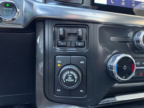 Certified 2022 Ford F150 Lariat w/ Equipment Group 502A High image 27