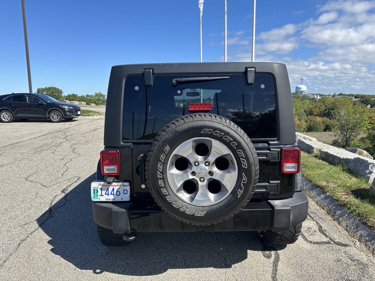 Used 2016 Jeep Wrangler Unlimited Sahara w/ Dual Top Group AWD/4WD image 10