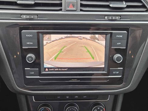 Used 2018 Volkswagen Tiguan S image 18