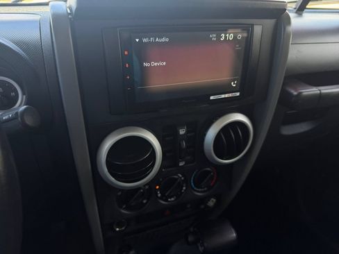 Used 2010 Jeep Wrangler Unlimited Sahara AWD/4WD image 22