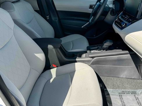 Used 2026 Toyota Corolla Cross LE image 24