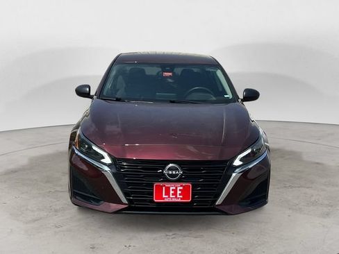 Used 2024 Nissan Altima 2.5 SV FWD image 8