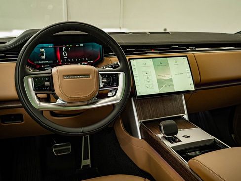 New 2026 Land Rover Range Rover Long Wheelbase SE AWD/4WD image 4