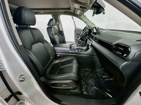 Used 2023 Honda Pilot Touring image 12