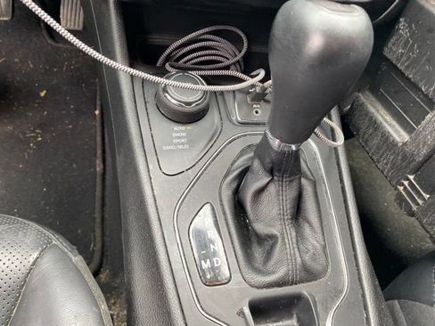Used 2021 Jeep Cherokee Latitude Lux AWD/4WD image 32