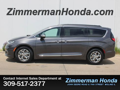 Used 2023 Chrysler Pacifica Limited FWD image 26