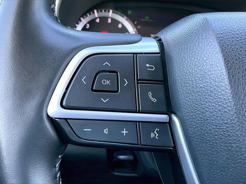 Used 2024 Toyota Highlander XLE image 16