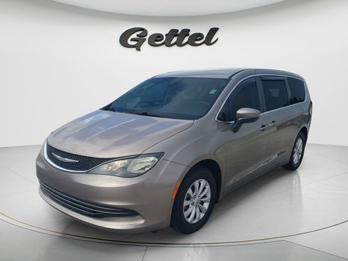Used 2017 Chrysler Pacifica Touring w/ Tire & Wheel Group FWD image 1