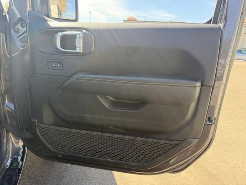 Used 2025 Jeep Wrangler Unlimited Sahara w/ Safety Group AWD/4WD image 26