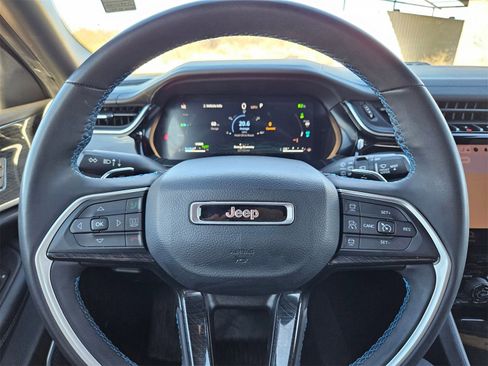 Used 2022 Jeep Grand Cherokee Trailhawk image 18