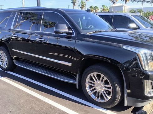 Used 2016 Chevrolet Suburban LTZ RWD image 5