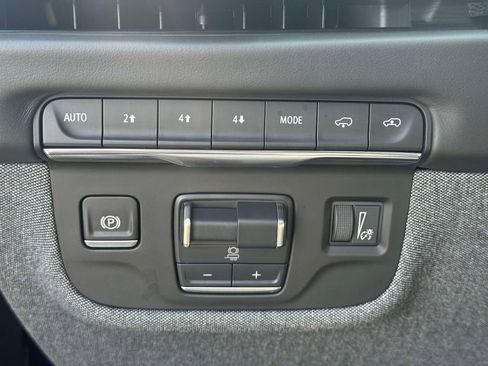 Used 2025 Cadillac Escalade Sport Platinum w/ LPO, Floor Liner Package AWD/4WD image 21