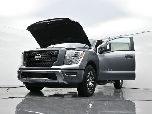 Used 2024 Nissan Titan SV w/ SV Convenience Package image 32