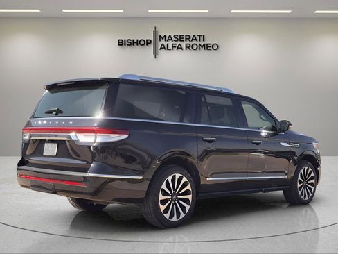 Used 2024 Lincoln Navigator L Reserve image 4