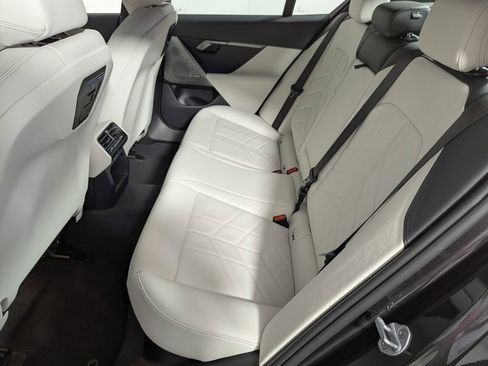 Used 2025 BMW 530i xDrive w/ Premium Package AWD/4WD image 47