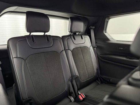 New 2025 Jeep Grand Cherokee L Laredo image 33