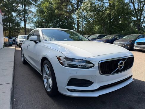 Used 2018 Volvo S90 T5 Momentum w/ Momentum Plus Package FWD image 4