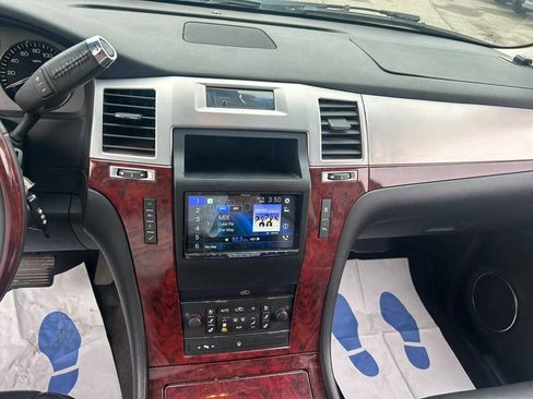 Used 2007 Cadillac Escalade AWD w/ Information Package image 14