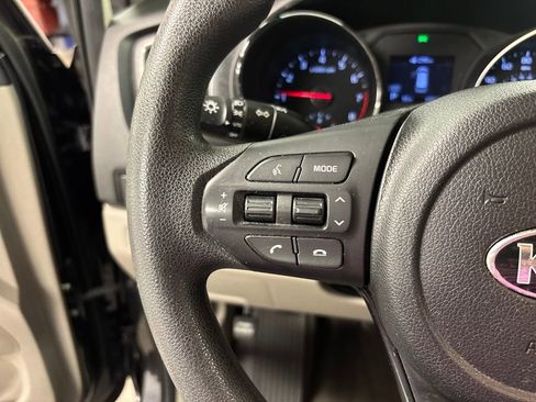 Used 2021 Kia Sedona LX image 33