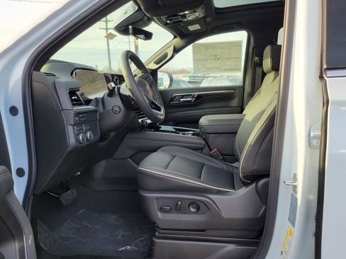 New 2026 Chevrolet Suburban Premier image 8