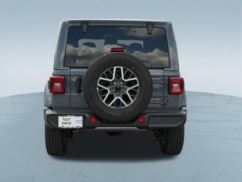Used 2026 Jeep Wrangler Unlimited Sahara AWD/4WD image 8