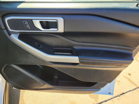 Used 2024 Ford Explorer XLT w/ Equipment Group 202A image 7