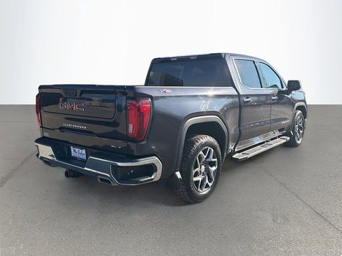 Used 2022 GMC Sierra 1500 SLT w/ X31 Off-Road Package image 4