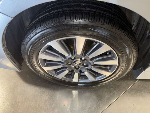 Used 2020 Toyota Sienna Limited image 10