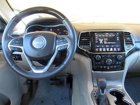 Used 2019 Jeep Grand Cherokee Overland AWD/4WD image 18