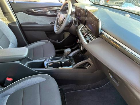 Used 2025 Chevrolet TrailBlazer LT w/ Driver Confidence Package image 8