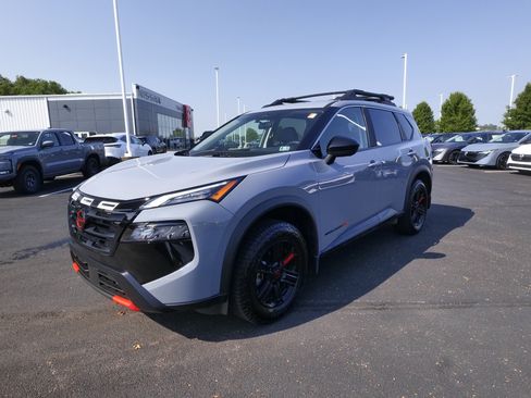 Certified 2026 Nissan Rogue SV AWD/4WD image 4