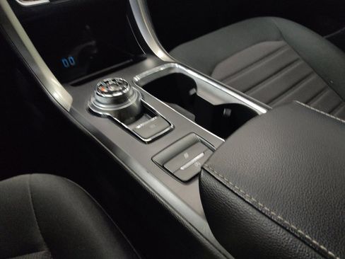 Used 2020 Ford Fusion SE FWD image 26