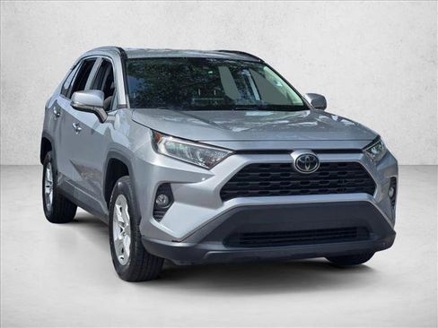Used 2021 Toyota RAV4 XLE FWD image 3