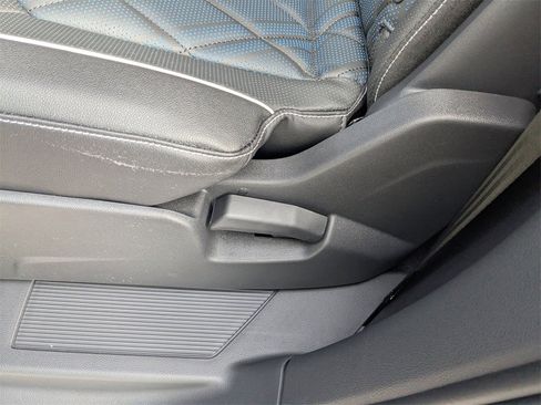 New 2026 Volkswagen Atlas Cross Sport SEL Premium R-Line image 19